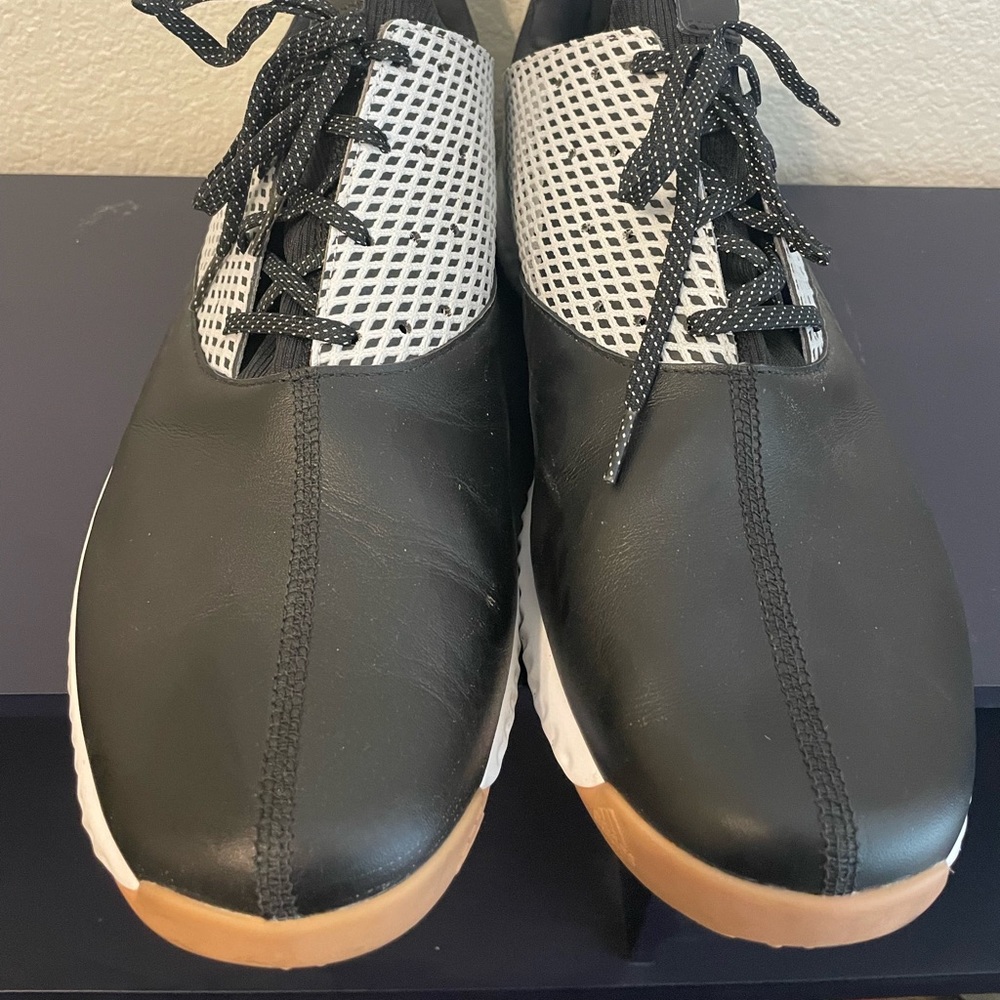 Adidas Men’s Bounce in size 15